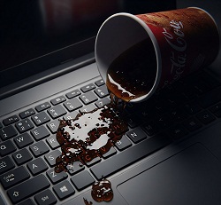 خطوات- فورية- يجب- إتخاذها- عند- إنسكاب -سائل -على -اللابتوب