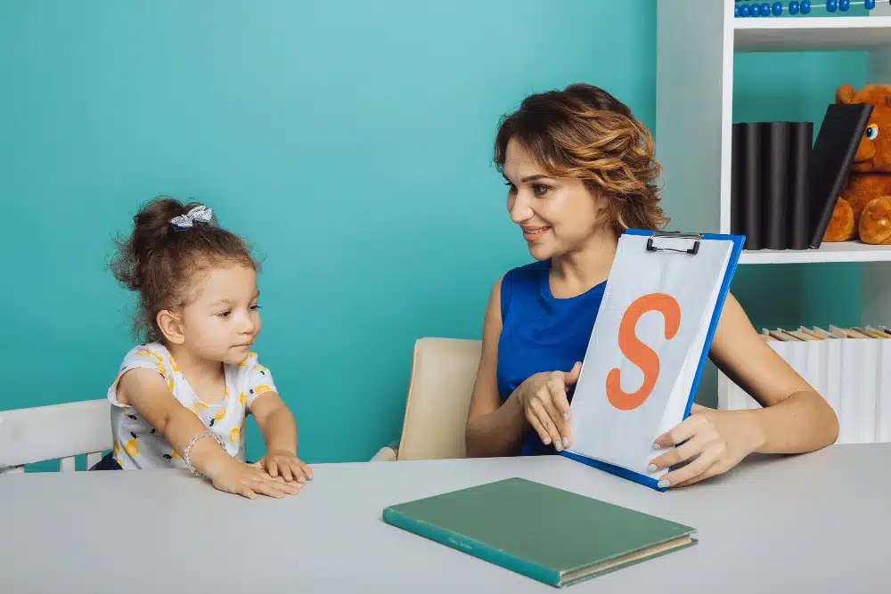 طفلك- تعلم- الإنجليزية- ولا- يستطيع- التحدث- بها -!؟ -إليك- الحل